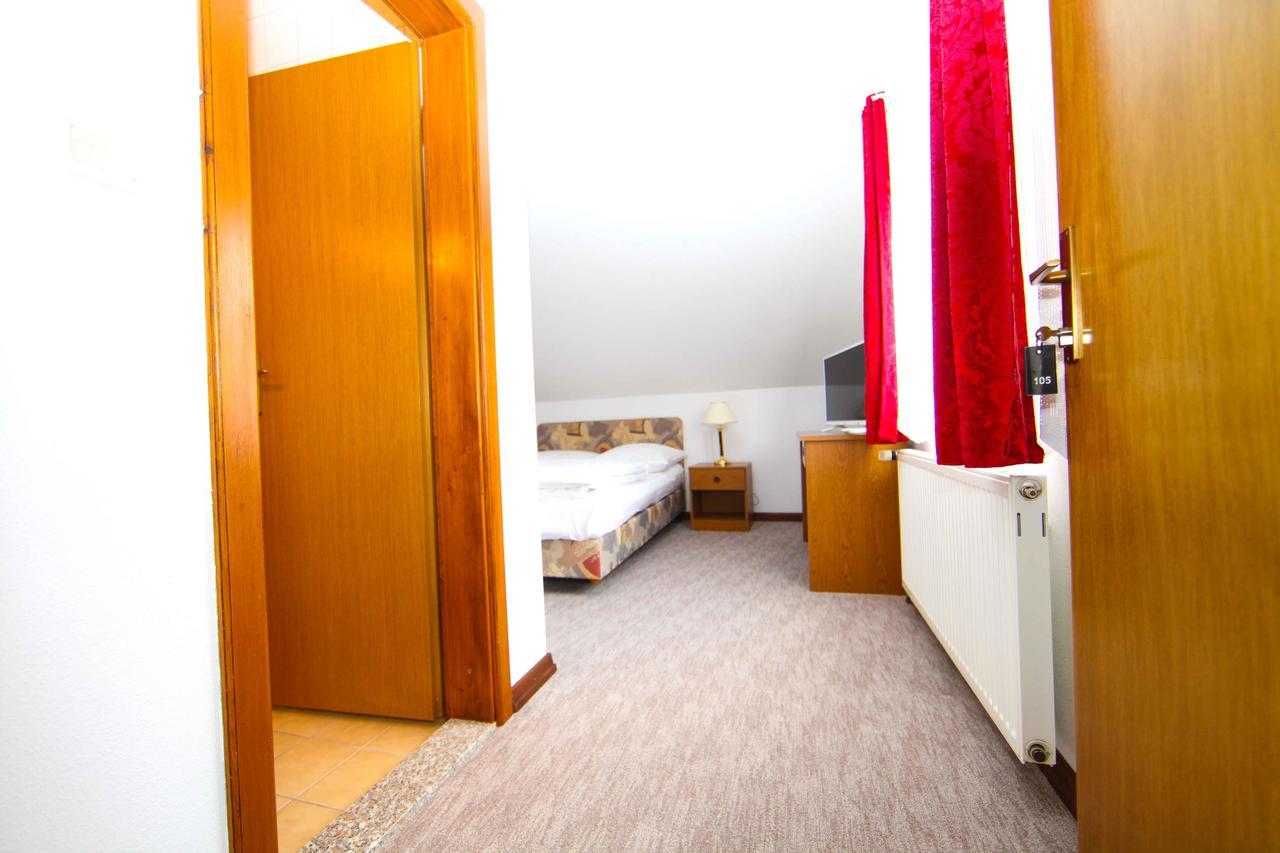 Hard Rock Rooms For Two 리브노 외부 사진