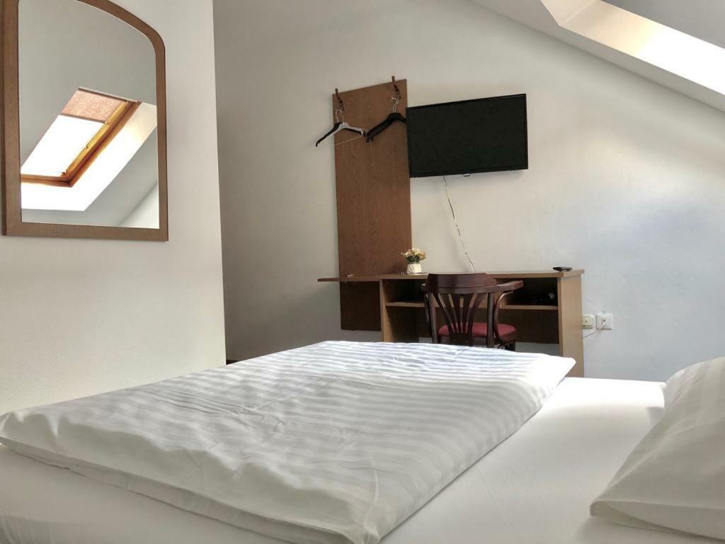 Hard Rock Rooms For Two 리브노 외부 사진
