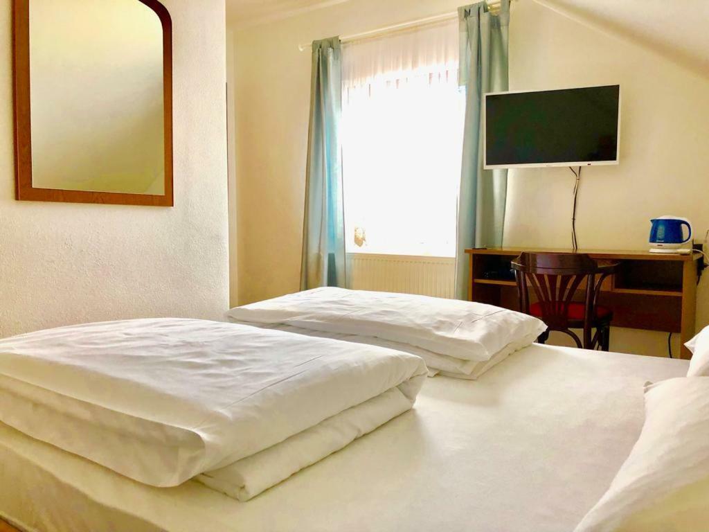 Hard Rock Rooms For Two 리브노 외부 사진
